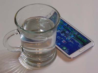 Make miracle water with the moracle card wallpaper of your smartphone